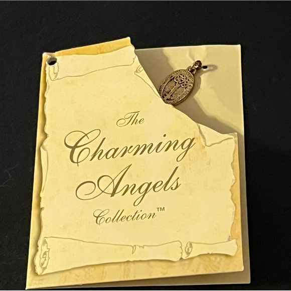 Christiana Guardian of Secrets Sculpted Pendant The Charming Angels Collection - Picture 10 of 10